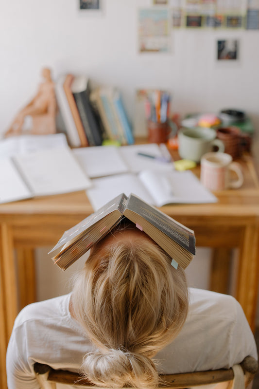 4 Effective Types of Calming Herbs and Vitamins to Relieve Stress and Anxiety
